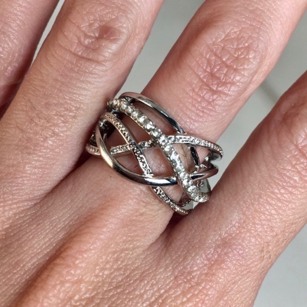 Gorgeous Criss-Cross Ring With White CZ - Picture 2 of 4